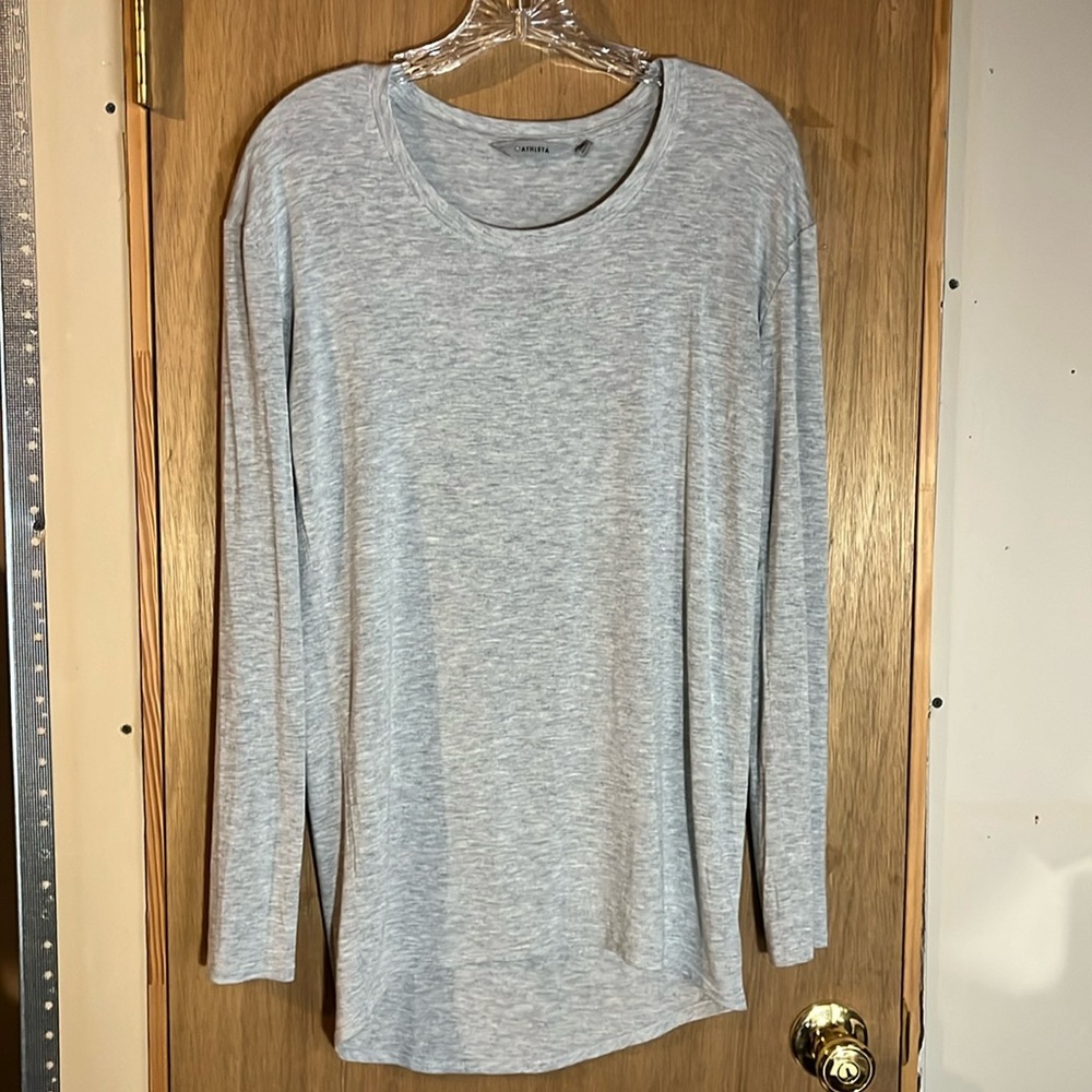 Women’s Athleta small gray long sleeve top preowned good condition